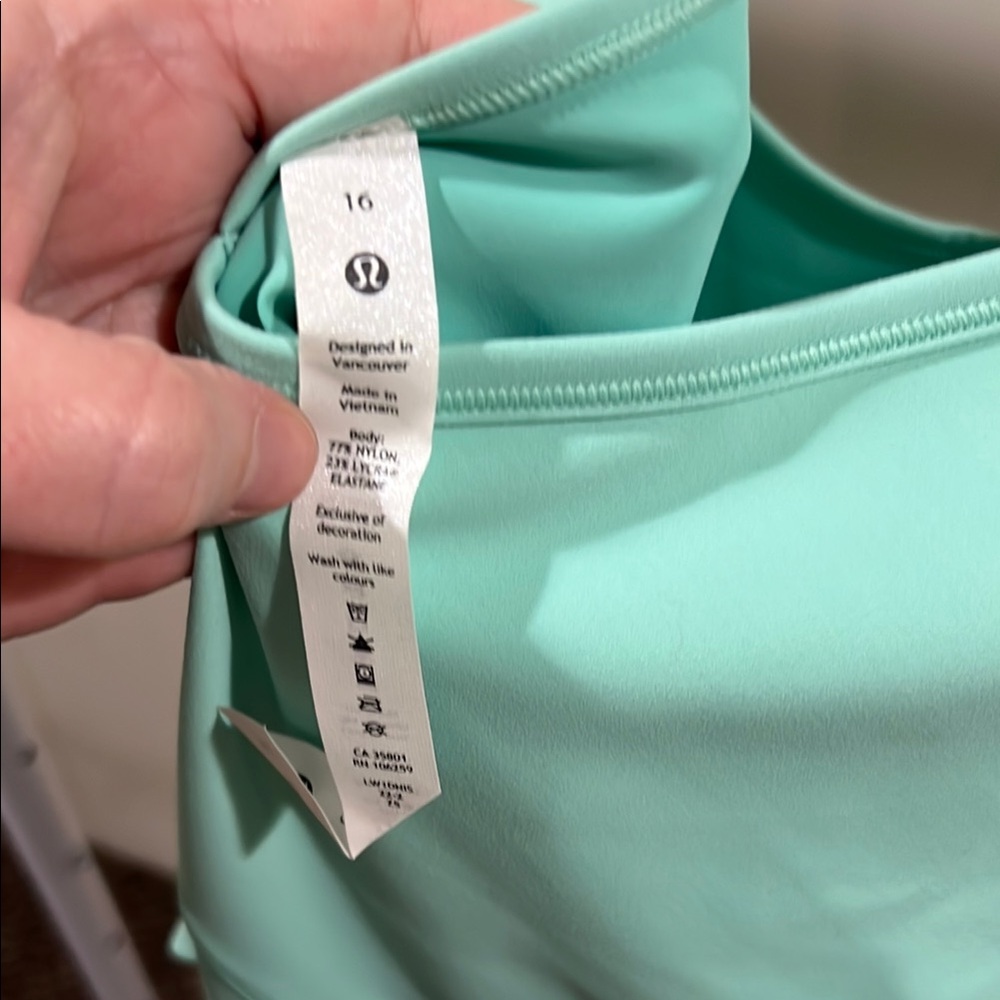 Lululemon Athletica Power Pivot  Crop Tank Top - everlux material - Picture 2 of 4